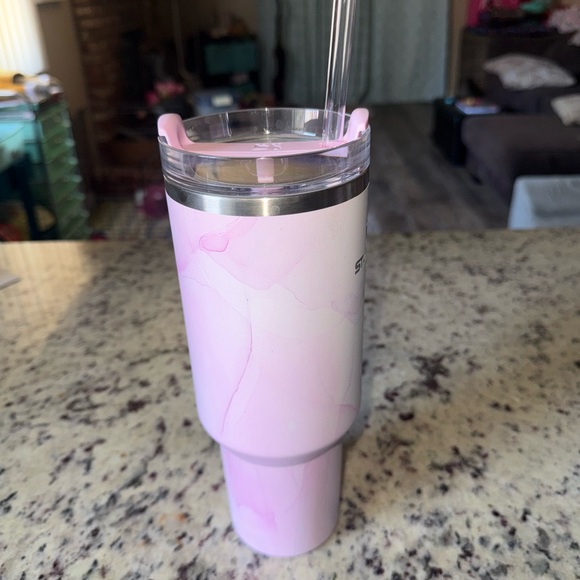 Stanley Marble-Effect Tumbler with Handle - Picture 4 of 6